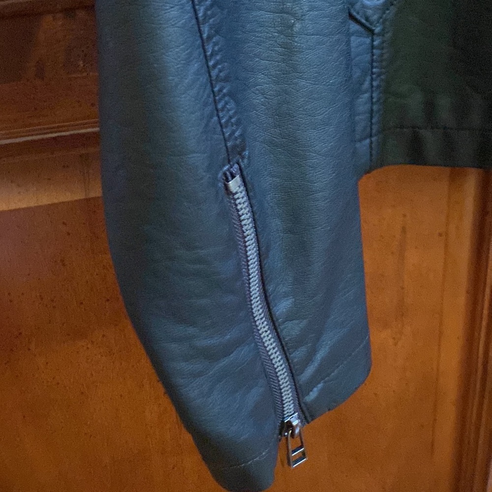 Leather-Like Lightweight Jacket - image 2